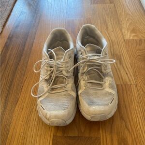 On clouds 7.5 women’s